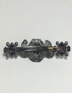 Barrette CHANEL en métal argenté perles nacrées, strass et pâte de verre noir pailletée