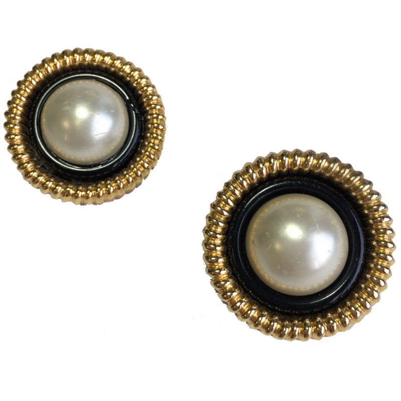 CHANEL Couture Vintage Clip-on Earrings in Gilt Metal and Pearl