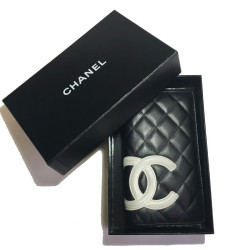 Portefeuille CHANEL Cambon en cuir matlassé noir intérieur rose