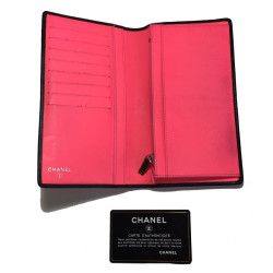 Portefeuille CHANEL Cambon en cuir matlassé noir intérieur rose