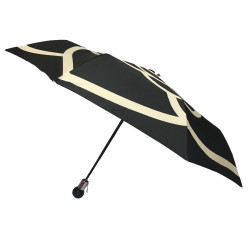 Parapluie CHANEL dans son sac avec chaînette