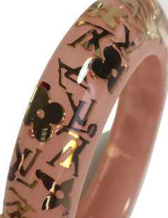 Bracelet LOUIS VUITTON rose transparent à inclusions "LV" 