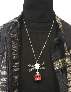 Collier CHANEL  collection Paris-Salzburg pendentif skis et funiculaire