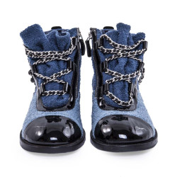 Boots CHANEL T bicolores avec chaînettes et charms