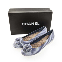 Ballerines CHANEL T 38 FR rayées bleu et blanc avec camélia