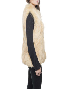 GA fur sleeveless vest