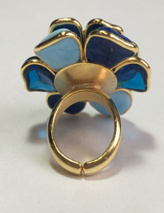 Bague MARGUERITE DE VALOIS camélia T50 en métal doré et pâte de verre bleue