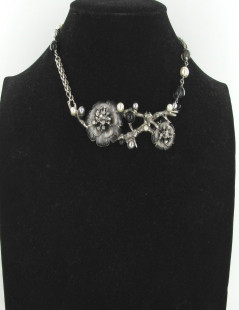 Collier CHANEL branches et camélias