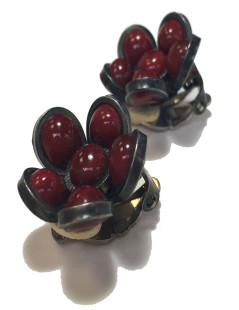 Boucles d'oreilles Clips MARGUERITE DE VALOIS fleurettes en pâte de verre rouge 