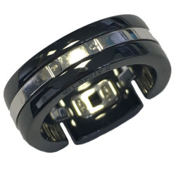 Bague "Ultra" CHANEL en céramique noire et diamants T58