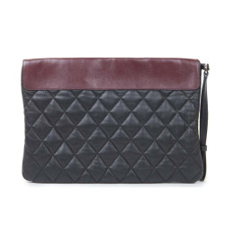 Pochette CHANEL cuir matelassé noir et bordeaux