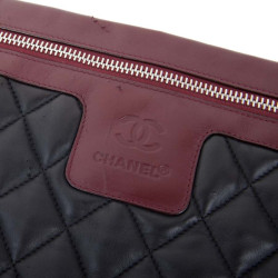 Pochette CHANEL cuir matelassé noir et bordeaux