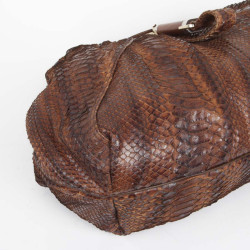 Sac spy FENDI en python grand modèle 