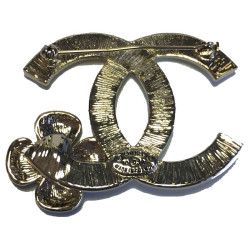 xxx Broche CHANEL double C en émail blanc et camélia en émail noir