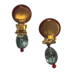 Boucles d'oreille clips MARGUERITE DE VALOIS en pâte de verre rouge et bleu très clair