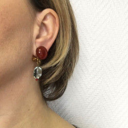 Boucles d'oreille clips MARGUERITE DE VALOIS en pâte de verre rouge et bleu très clair