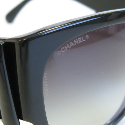 Lunettes de soleil CHANEL noires