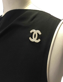 Broche CC CHANEL en métal doré