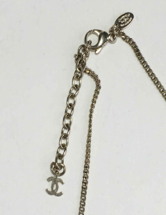 Collier pendentif CHANEL boule CC inclusion de perles nacrées