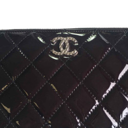 Portefeuille pochette CHANEL zippée vernie noire