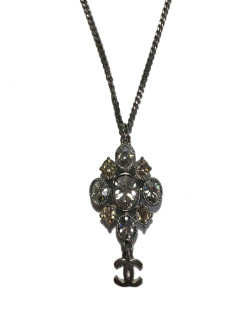 CHANEL chain necklace with pendant in silver metal, CC and rhinestones