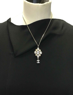 CHANEL chain necklace with pendant in silver metal, CC and rhinestones