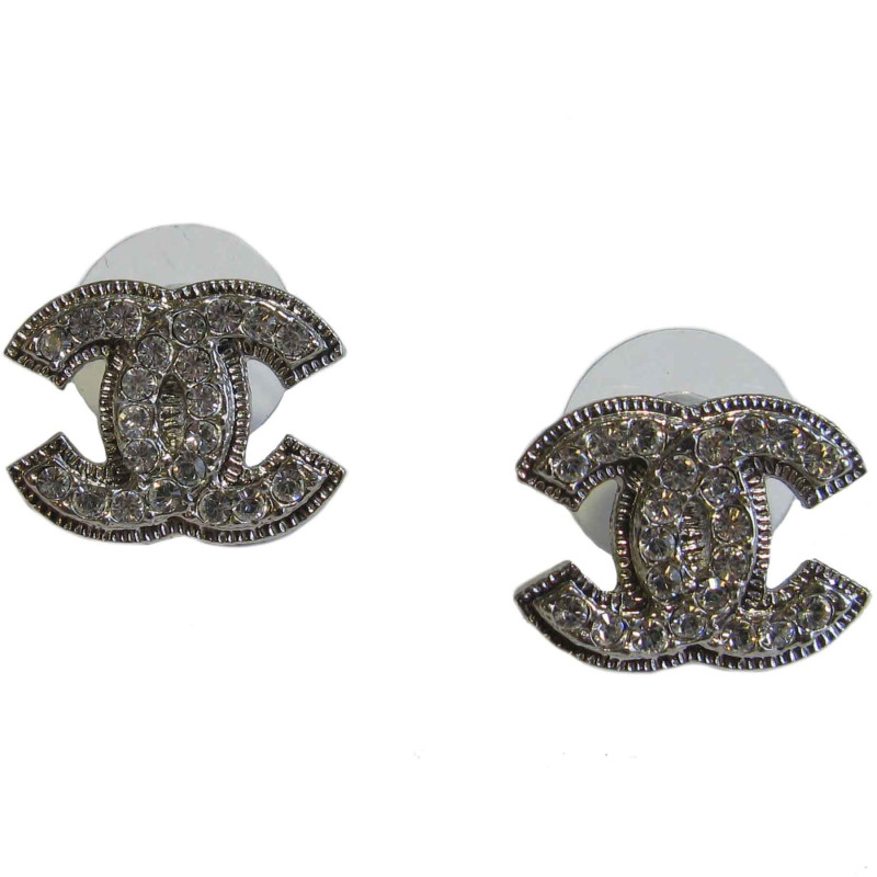 Boucles d'oreille clous CHANEL CC strass et métal argenté