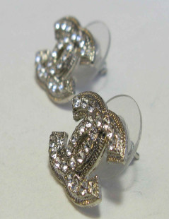 CHANEL CC Studs earrings in silver plated metal and rhinestones