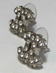 Boucles d'oreilles clous CHANEL CC en métal argenté et strass