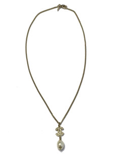 Collier CHANEL CC strass, perle nacrée et métal doré