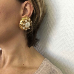 Boucles d'oreille clips CHANEL Couture perles nacrées