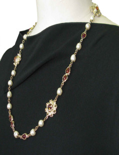 Collier CHANEL pâte de verre, perles nacrées et métal doré