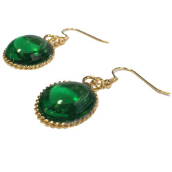 Boucles d'oreille clous MARGUERITE DE VALOIS en pâte de verre vert translucide