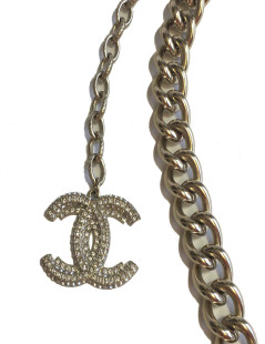 Ceinture revolver CHANEL en métal doré, strass et pâte de verre