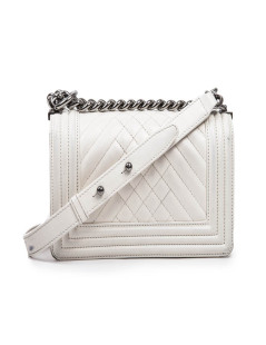 Sac BOY CHANEL cuir matellassé blanc