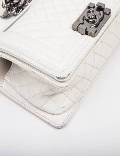 CHANEL 'Boy' flap bag in white quilted leather