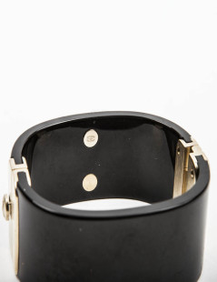 CHANEL cuff bracelet in black plexi and CC in freshwater pearls