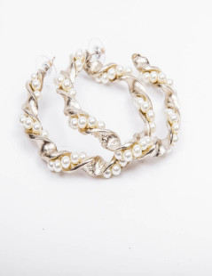 CHANEL Hoop earrings in gilded metal and pearls