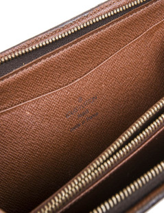  LOUIS VUITTON wallet in monogram coated canvas