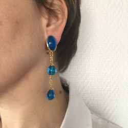 Boucles d'oreille clips MARGUERITE de VALOIS  en pâte de verre bleue