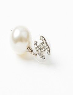  CHANEL CC earring studs in rhinestone and pearl