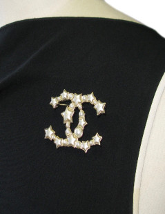 Broche Chanel dorée et nacrée