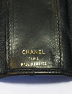 Porte clefs CHANEL cuir matelassé noir