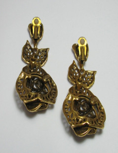 OSCAR DE LA RENTA pendant clip-on earrings in gilded metal