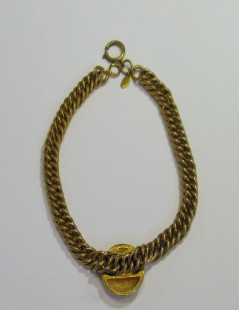 Collier CHANEL ras de cou vintage en métal doré