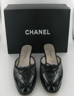 Mules CHANEL T36 cuir et vernis noir