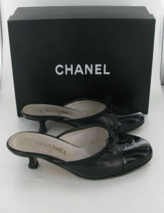 Mules CHANEL T36 cuir et vernis noir