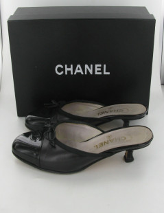 Mules CHANEL T36 cuir et vernis noir