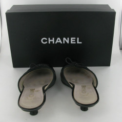 Mules CHANEL T36 cuir et vernis noir