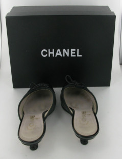 Mules CHANEL T36 cuir et vernis noir